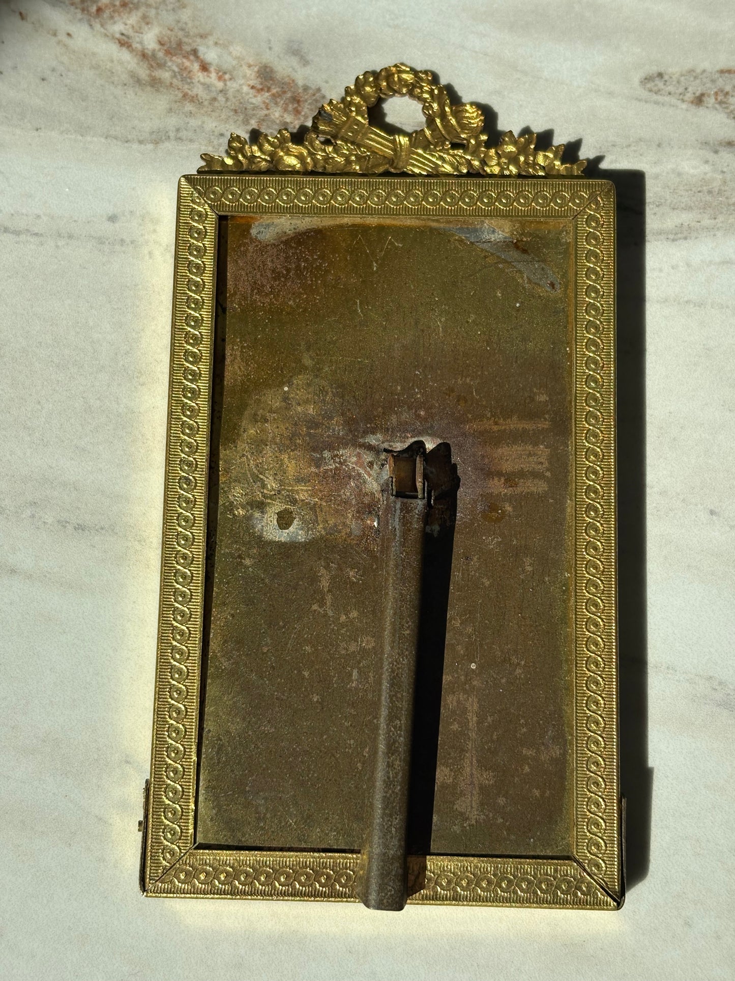 Quiver and Torch Frame