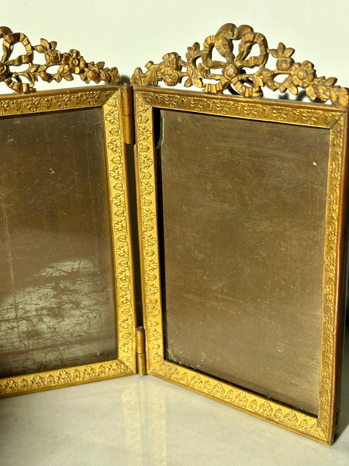 Antique Double Bow Frame