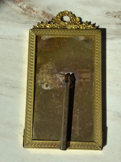 Quiver and Torch Frame