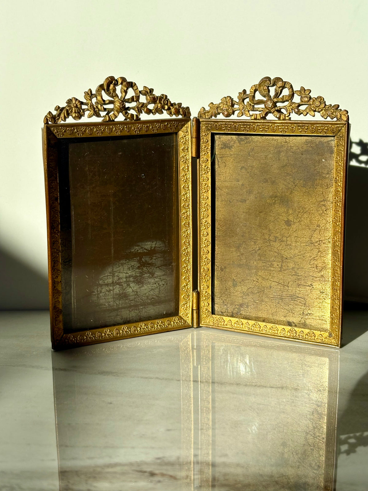 Antique Double Bow Frame
