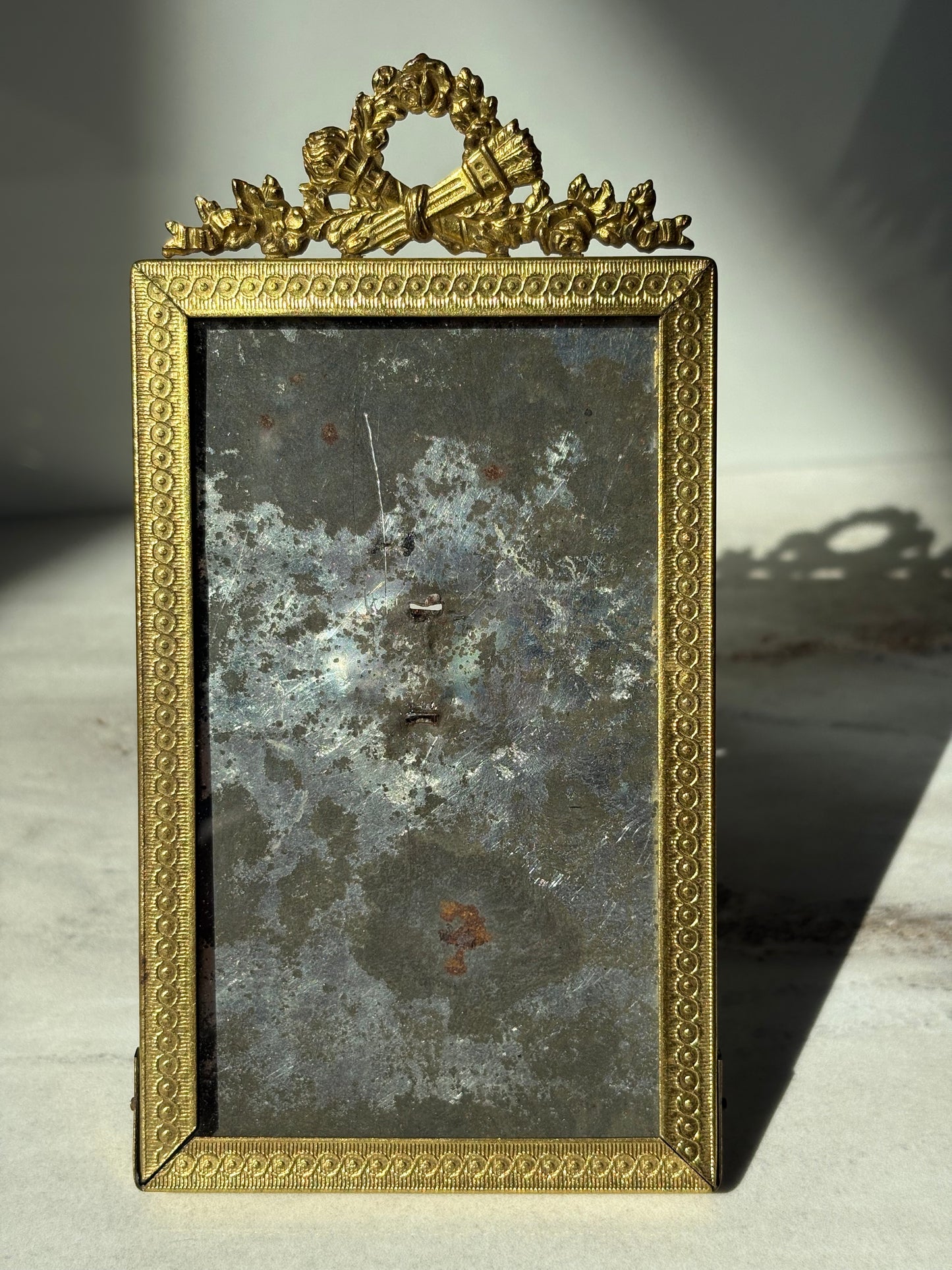 Quiver and Torch Frame