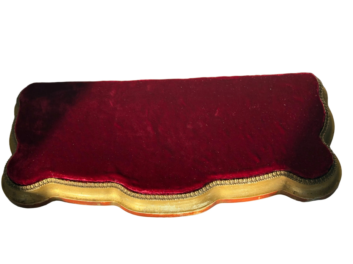 Maroon Plinth